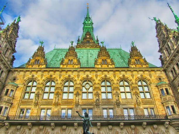 istock Town hall in Hamburg, Germany 883795802