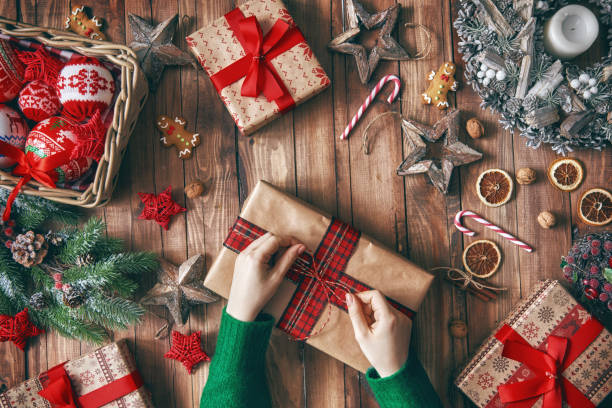 istock Christmas family traditions 883823512