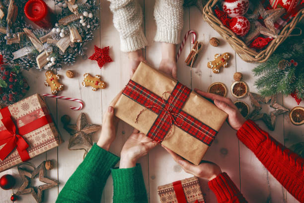 istock Christmas family traditions 883825780