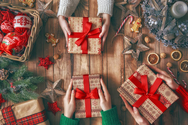istock Christmas family traditions 883827956