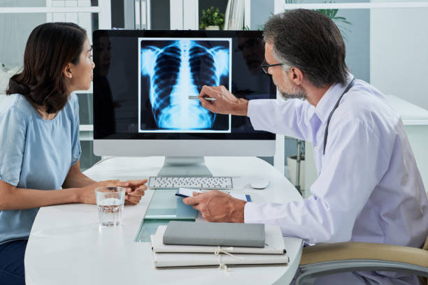 explaingin x-ray - x ray x ray image chest human lung zdjęcia i obrazy z banku zdjęć