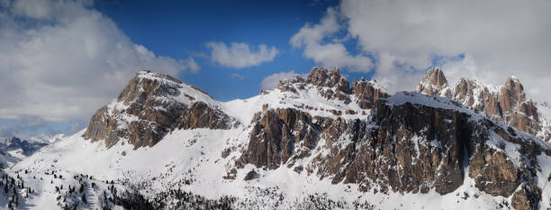 Lagazuoi group in the italian Dolomites near Falzarego Pass (Cortina d'Ampezzo). Italy Lagazuoi group in the italian Dolomites near Falzarego Pass (Cortina d'Ampezzo). Italy avezzano stock pictures, royalty-free photos & images
