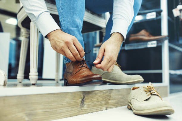 istock Handsome man in shopping 883879022