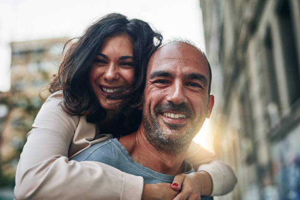 istock Enjoying their date in the city 883885646