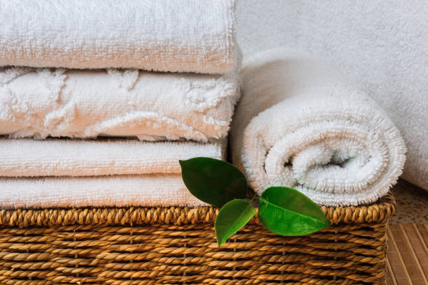 istock Spa with towels and candle 883885932