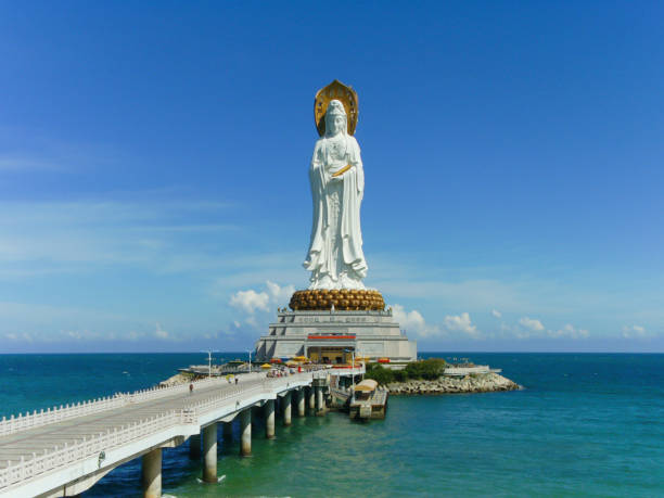 guanyin di mare di sanya nanshan - guan yin foto e immagini stock