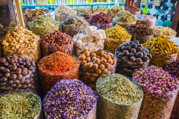suszone zioła kwiaty przyprawy w souq przyprawy w deira - east spice middle market zdjęcia i obrazy z banku zdjęć