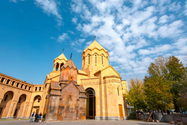 yerevan で伝統的なアルメニア教会 - armenian culture armenia saint monastery ストックフォトと画像