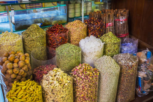 suszone zioła kwiaty przyprawy w souq przyprawy w deira - east spice middle market zdjęcia i obrazy z banku zdjęć