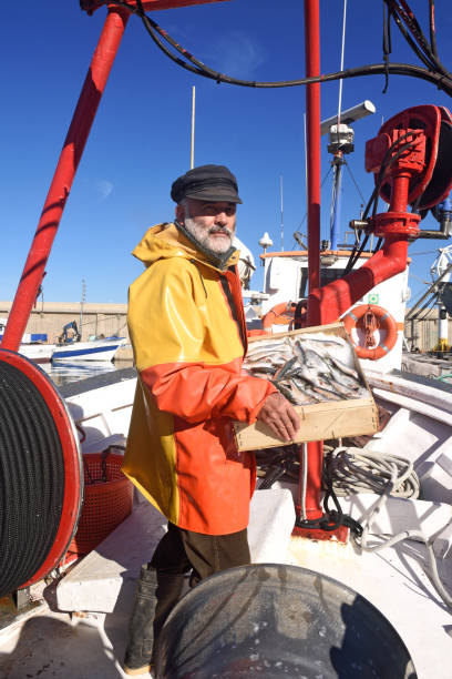 rybak - fishing nautical vessel small men zdjęcia i obrazy z banku zdjęć