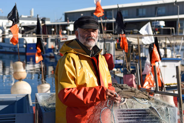 fisherman - fishing nautical vessel small men imagens e fotografias de stock