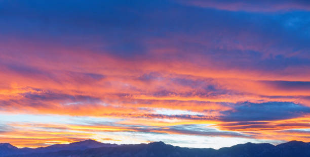 istock Amazing and Beautiful Sunset 884109706