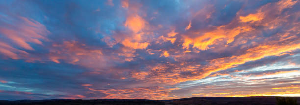 istock Amazing and Beautiful Sunset 884109712
