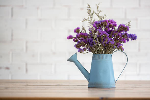 fiori secchi viola i - lavender lavender coloured bouquet flower foto e immagini stock