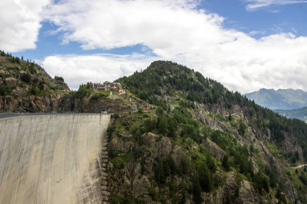 istock Barrage Emosson in Switzerland 884133558