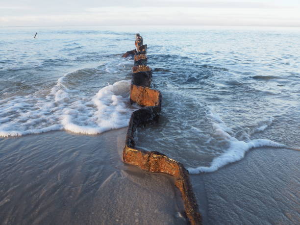 istock Wavebreaker leading to the ocean 884136592