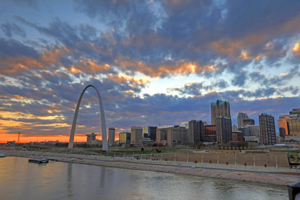 istock St. Louis, Missouri skyline and Gateway Arch 884140876