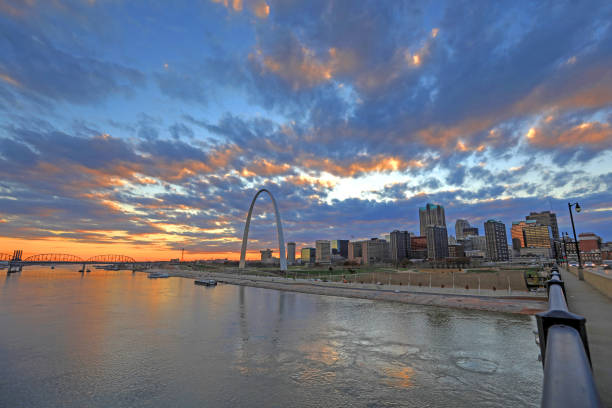 istock St. Louis, Missouri skyline and Gateway Arch 884140882