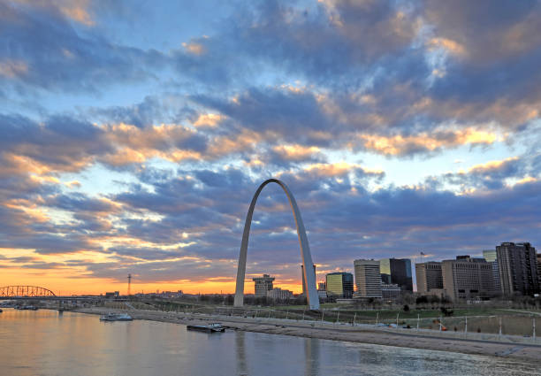 istock St. Louis, Missouri skyline and Gateway Arch 884140996