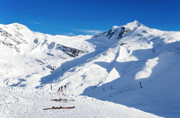 istock Skis, ski lifts and Hintertux Glacier 884177650