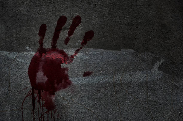 blod av handen på en vägg i ett övergivet hus dem. berättelsen om mordet - mord bildbanksfoton och bilder