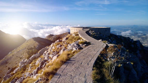 モンテネグロの山の展望台 - lovcen ストックフォトと画像