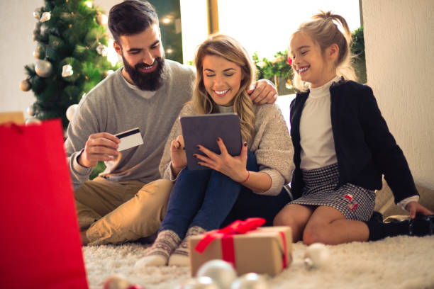 istock Family shopping online 884388076