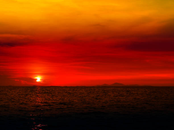 istock sunset last light of sun on horizontal over night ocean 884391634