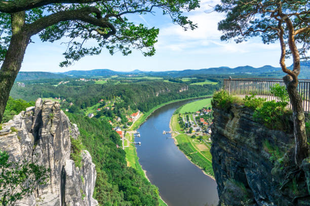 vista do elba, suíça saxã - bastei rock - fotografias e filmes do acervo