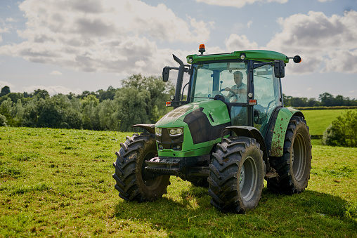 Cada granja tiene un tractor photo