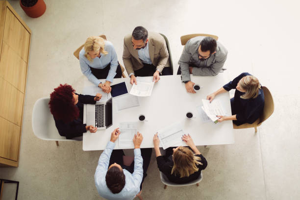 pessoas de negócios em reunião - coffee board room office meeting - fotografias e filmes do acervo