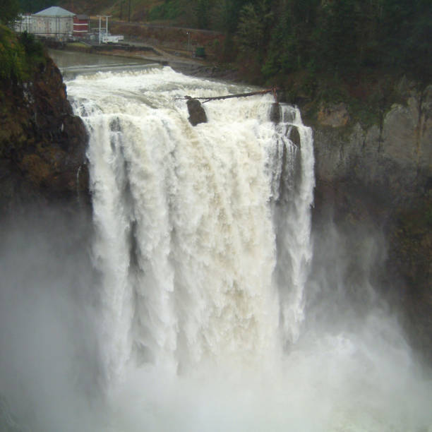 istock View of Snoqualmie Falls 884506220