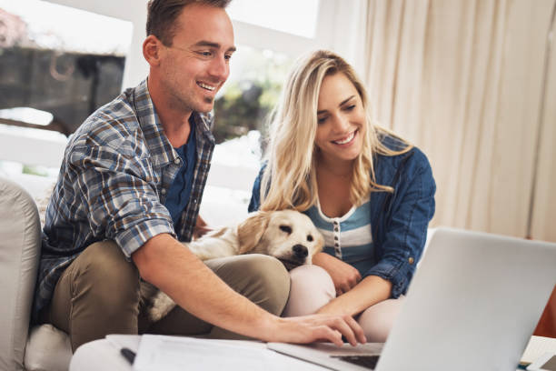 istock Coming up with a plan to maintain their household budget 884521838