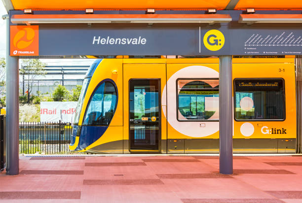 g:collegamento tram in attesa al nuovo capolinea helensvale e interscambio trasporti - train australia electric train image foto e immagini stock