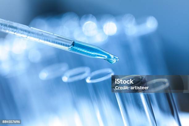 Analyse Stockfoto und mehr Bilder von Labor - Labor, Biotechnologie, Becherglas