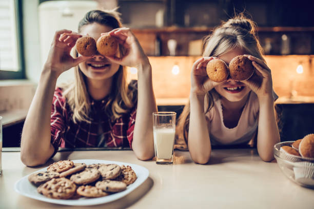 istock Mom with daughter on kitchen. 884618808