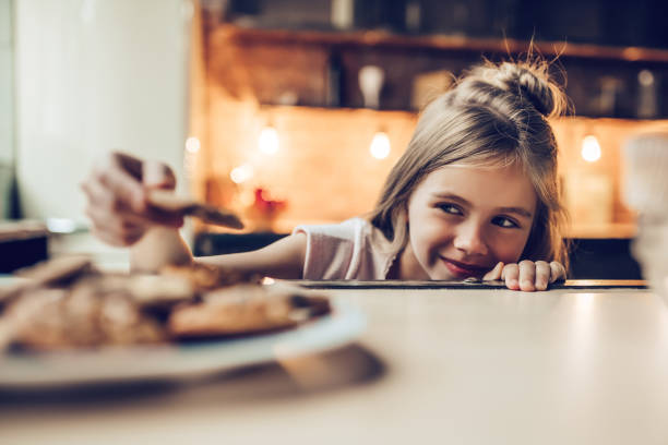 istock Little girl on kitchen. 884618826