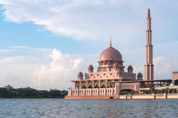 istock Putra Mosque in Putrajaya, Malaysia 884702888