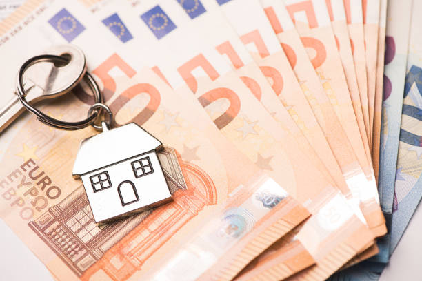 istock House key on euro Banknotes 884723520
