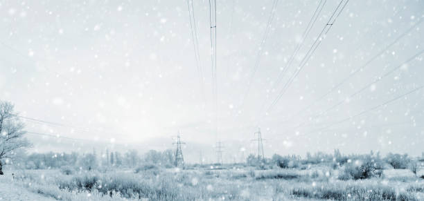 Electricity Pylons in the Winter Storm with a Blizzard - fotografia de stock