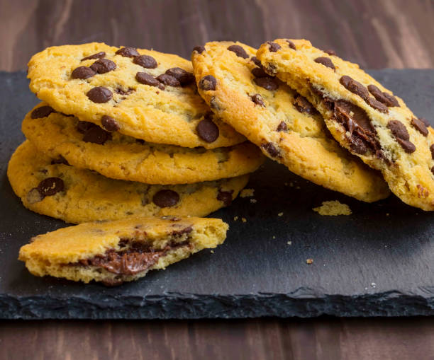 istock Chocolate chip cookies with chocolate filling and cinnamon sticks 884749874