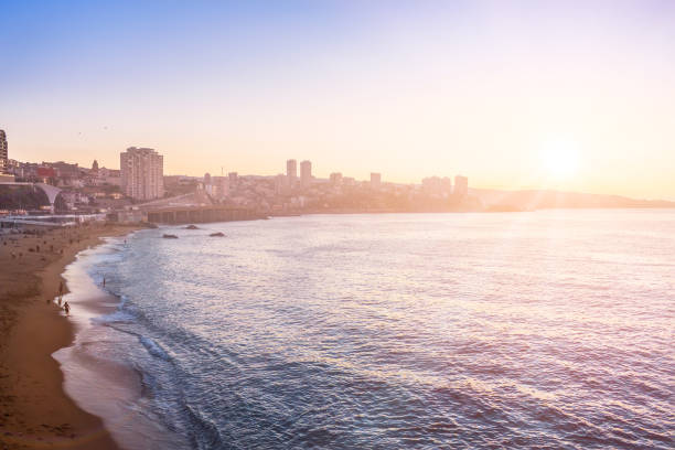 istock Evening coastline in Vina del Mar, Chile 884805724
