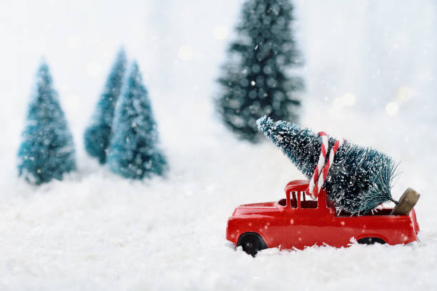 istock Vintage Truck and Christmas Tree 884816274