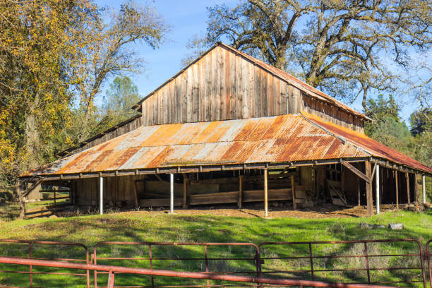 istock Vintage Wooden Barn 884827734