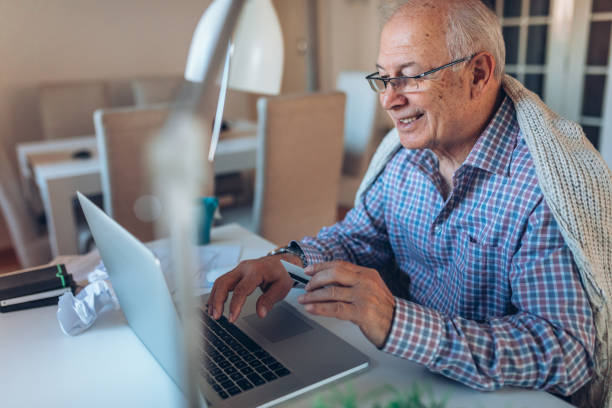 istock Online shopping with credit card 885030470