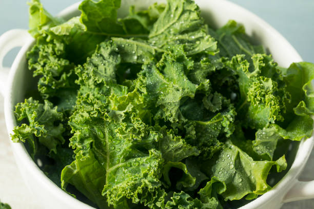 istock Raw Green Organic Curly Kale 885030544