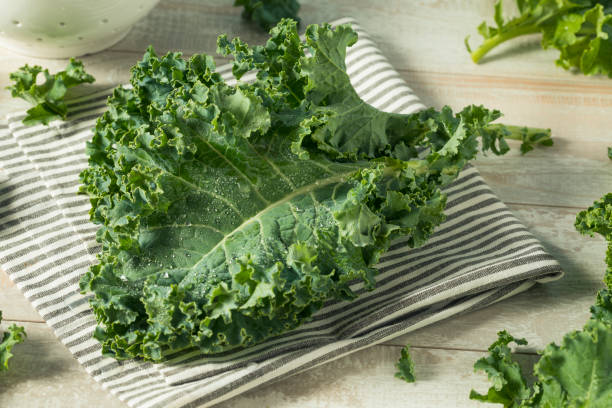 istock Raw Green Organic Curly Kale 885032940
