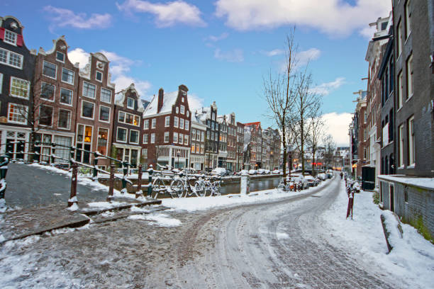 istock Snowy Amsterdam in the Netherlands in winter 885033034