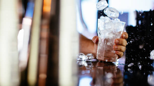 istock Bartender pouring ice into the glass 885093268