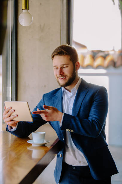 istock Businessman in cafe bar 885137478
